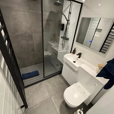 Cosy, Convenient Flat In